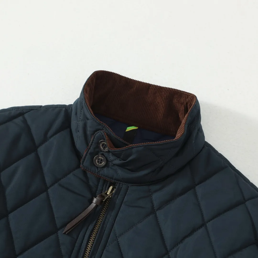 P350 #R57 Ralpah Lauren/Ralph Lauren Diamond Check Stand Collar Veteran Cotton Jacket Uniform British Retro Style for Men and Women Item No. RL17381 Classic Diamond Henley Lavalier Thin Cotton Jacket Simple yet stylish corduroy trimmed cuffs Collar Can be straight folded Two-wear, half-high collar front double-button closure, front full zipper Fabric has a certain anti-water effect, classic forever , there are adjustable buckle tabs at the back waist. Delicate embroidery of the pony on the left side of the chest is retro and timeless. Color: black, navy blue, brown, army green. Size: M L